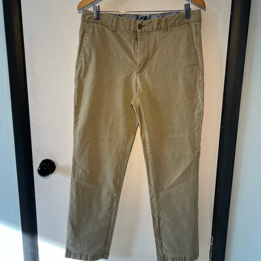 Tommy Bahama Boracay Chino 33X30 straight leg. Khaki color.